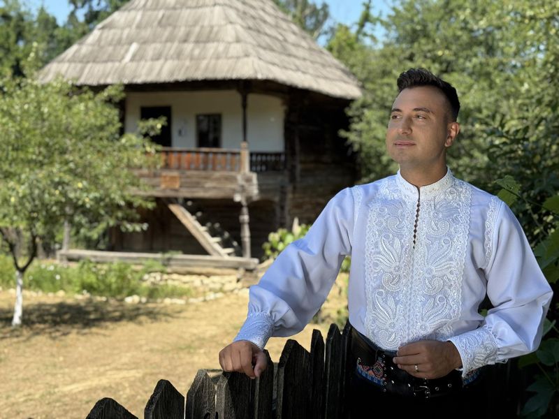 Valentin Sanfira trage un semnal de alarmă în mediul online 