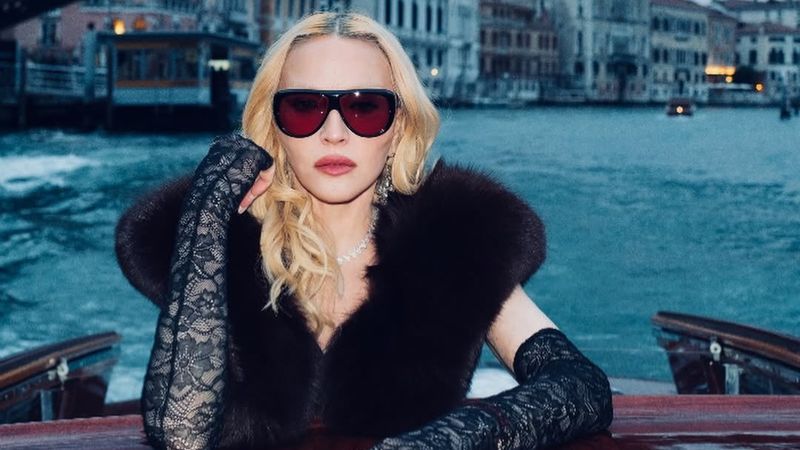 Primul extras de pe mult așteptatul album "Confessions II" A FOST LANSAT! Madonna dă lovitura cu piesa "I Feel So Free"