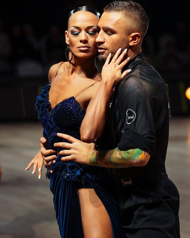 Două echipe de dansatori au dus România în fruntea clasamentului WDSF