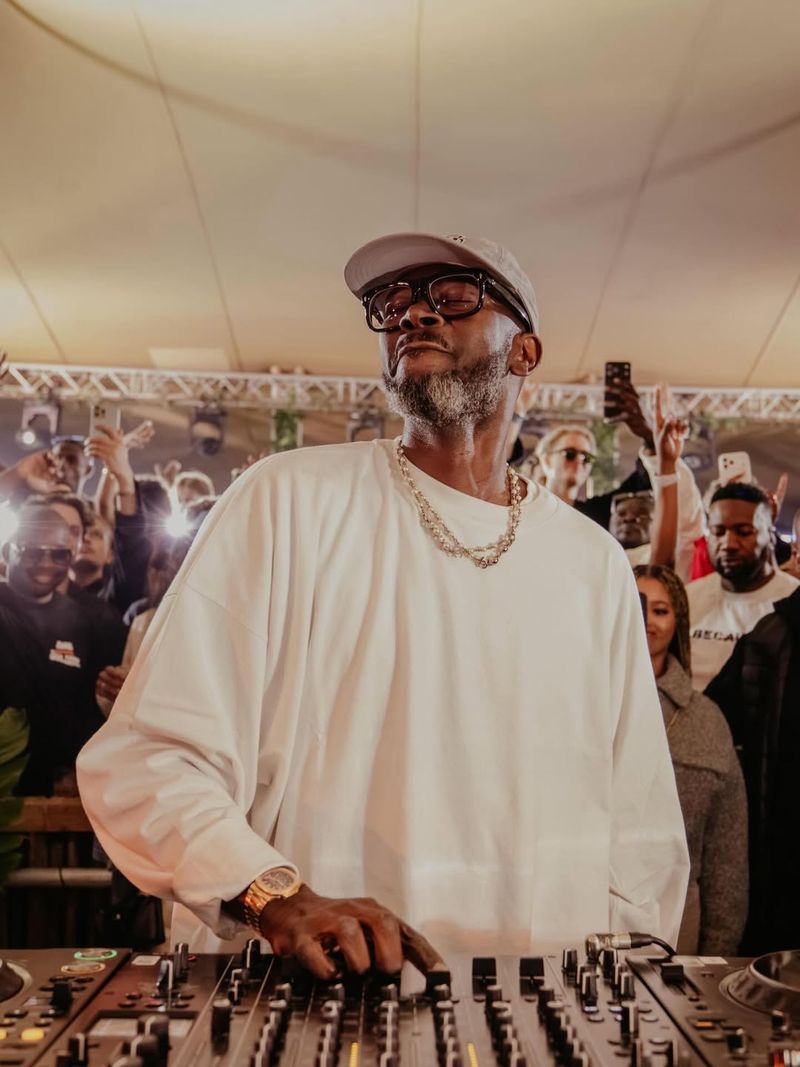 Black Coffee vine în România 