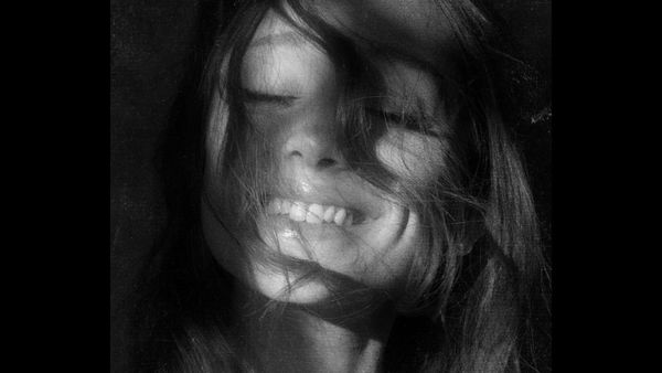 Ariana Grande lansează AL 8-ULEA ALBUM și st&acirc;rnește curiozitate maximă. Ce surprize ascunde materialul "petal"