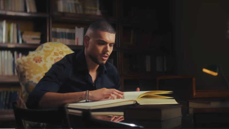 Piesa "Poate" spune povestea unei iubiri idealizate. Andrei Bănuță și Ester Peony emoționează publicul cu o LANSARE PROFUNDĂ: "Ne-a făcut fericiți din momentul &icirc;n care o scriam și e at&acirc;t de importantă pentru prietenia noastră, pentru familia muzicală..."