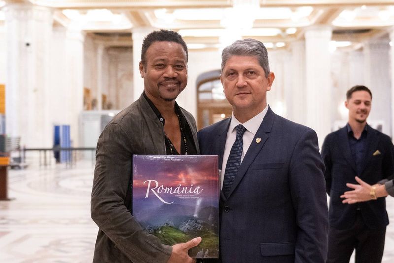 Actorul Cuba Gooding Jr., invitat să viziteze clădirea Senatului 