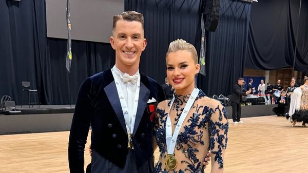 Tatăl lui Rareș Cojoc, fascinat de Andreea Matei! Internauților nu le-a venit să creadă ce i-a răspuns partenera de dans a fiului său la comentariul lăsat la o postare