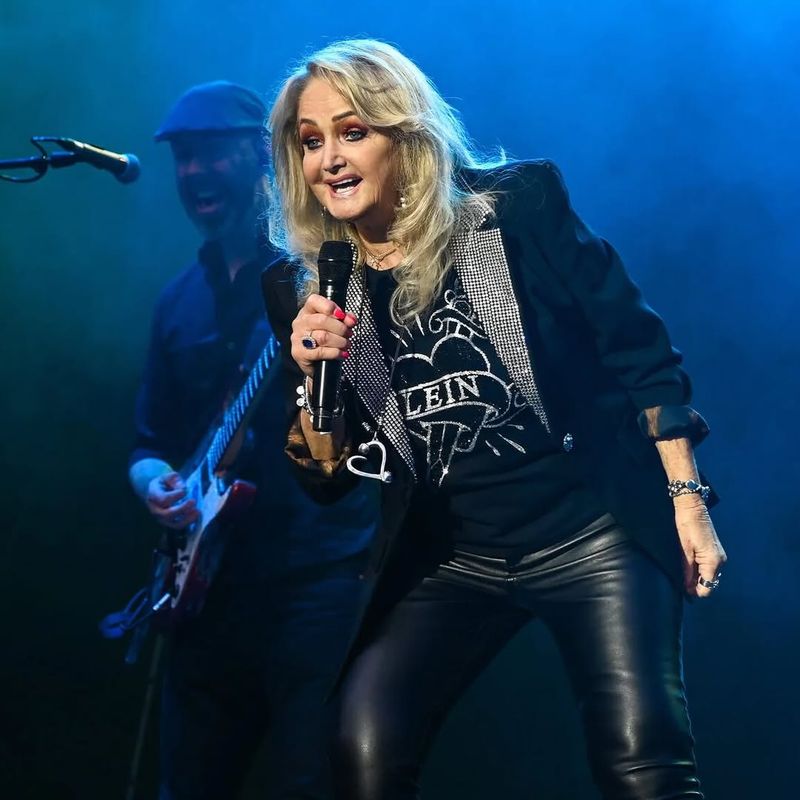Bonnie Tyler, plasată în comă indusă după ce a fost operată de urgență 