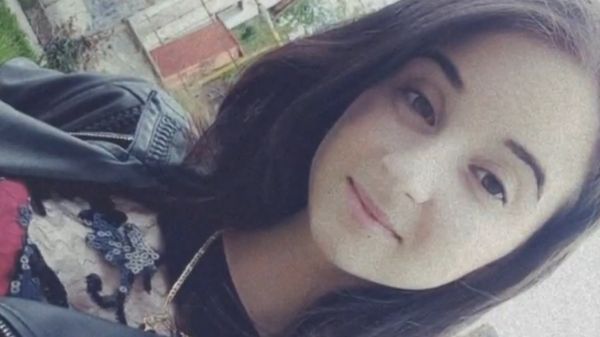 NOI ACUZAȚII &icirc;n cazul din Bihor. Tatăl elevei de 18 ani vorbește despre dovezi clare. DE CE NU A FOST LĂSAT SĂ SUNE DIN PRIMA LA 112: "Nu uita că ești tată. Ai două fete, iar a treila e pe drum. Ai fost primul care a ajuns la locul crimei! De ce..."