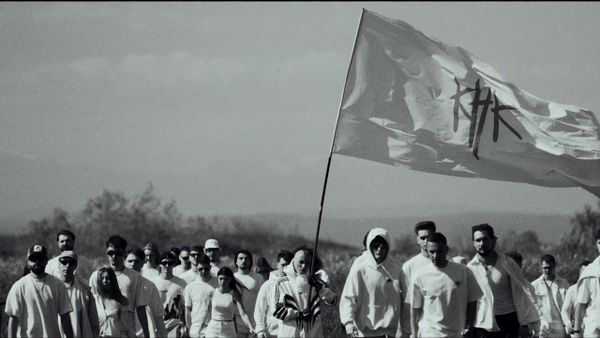 Killa Fonic a lansat "ELEVARE", una dintre cele mai așteptate piese de pe albumul "Astroacvatico". Noul single are UN MESAJ PUTERNIC și UN VIDEOCLIP SPECTACULOS