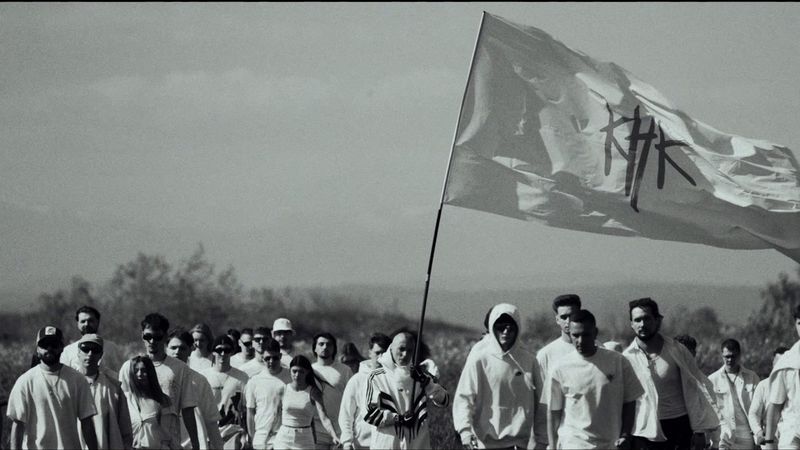 Killa Fonic a lansat "ELEVARE", una dintre cele mai așteptate piese de pe albumul "Astroacvatico". Noul single are UN MESAJ PUTERNIC și UN VIDEOCLIP SPECTACULOS