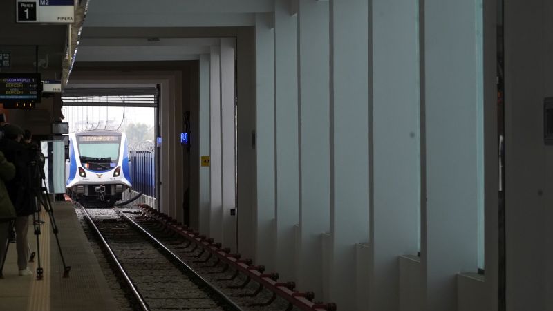 INCIDENT ȘOCANT &icirc;n stația de metrou Păcii! Autorităţile investighează o posibilă tentativă de suicid
