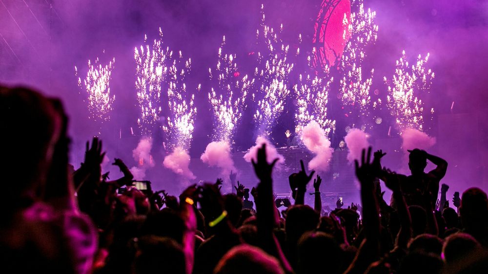 Ce faci &icirc;n weekendul 22-24 mai 2026. Topul celor mai tari evenimente care vor avea loc &icirc;n București. Concertele, festivalurile și spectacolele pe care nu trebuie să le ratezi