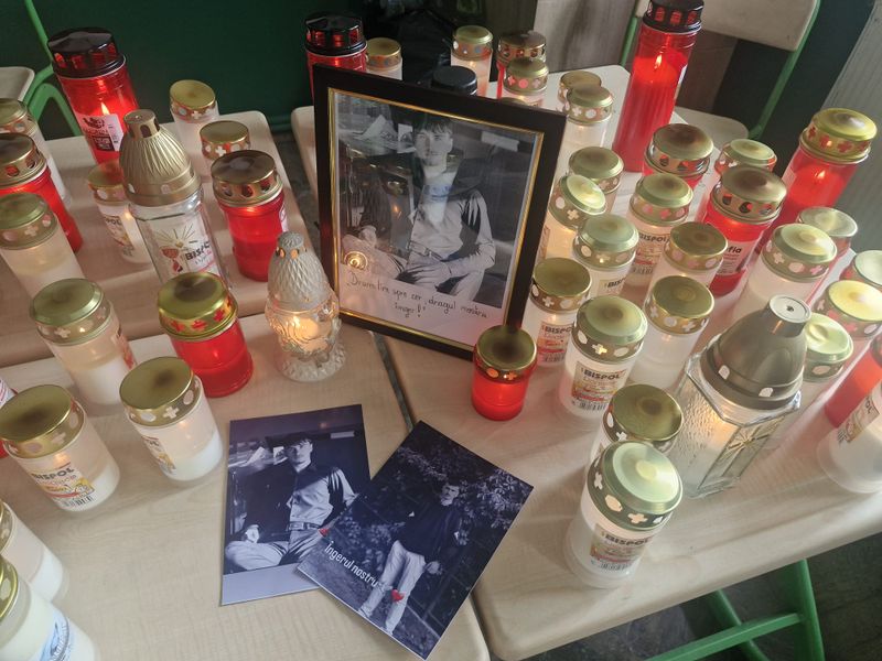 Pierderea tânărului Claudiu Constantin Oblesniuc, mort în accidentul de autoturism de duminică, din comuna Moldovița, a copleșit inimile celor care l-au cunoscut 