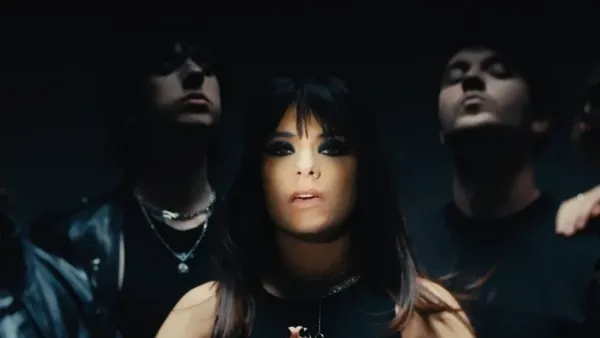 Alexandra Căpitănescu SURPRINDE DIN NOU! Videoclipul piesei "HEAT" a fost lansat, iar CADRELE SUNT IMPRESIONANTE