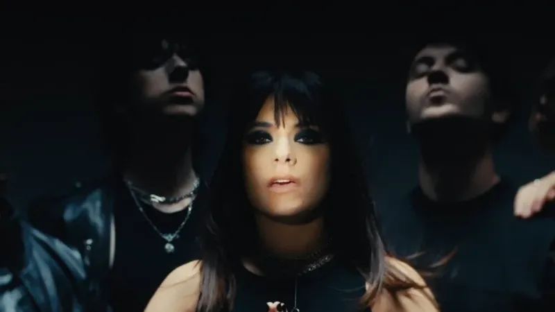 Alexandra Căpitănescu SURPRINDE DIN NOU! Videoclipul piesei "HEAT" a fost lansat, iar CADRELE SUNT IMPRESIONANTE