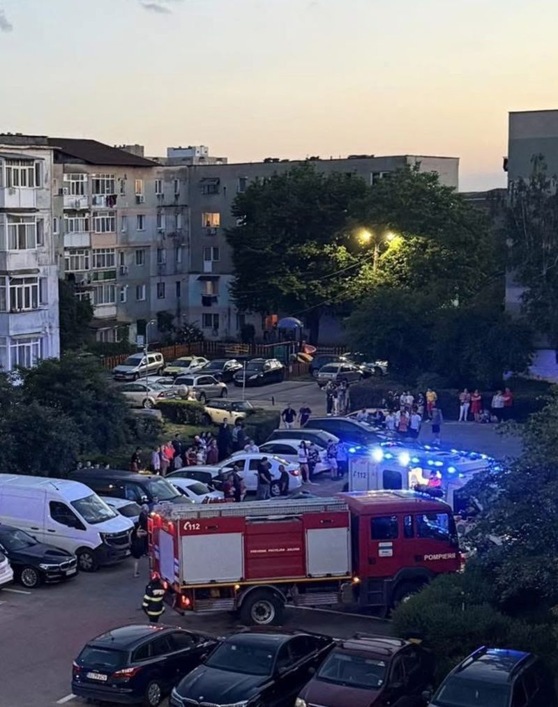 Bărbatul de 39 de ani și-a omorât bunica și fratele, apoi s-a sinucis în același apartament.
