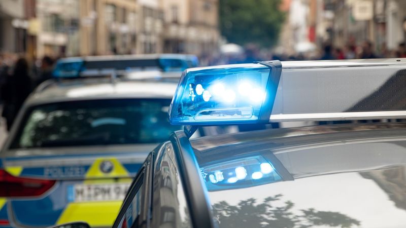 Cine era bărbatul de 60 de ani care s-a &icirc;mpușcat cu o armă de v&acirc;nătoare &icirc;n Craiova? Acesta și-a pus capăt zilelor &icirc;n beciul casei: &bdquo;&Icirc;n ciuda manevrelor de resuscitare efectuate, a fost declarat decesul&rdquo;