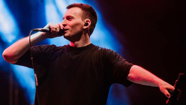 The Motans prezentat publicului O VARIANTĂ LIVE a piesei "Versus". Imaginile sunt din cadrul concertului de la Chișinău Arena: "Piesa asta s-a născut &icirc;ntr-o perioadă &icirc;n care aveam mai multe &icirc;ntrebări dec&acirc;t răspunsuri"