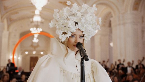 Delia, prestație de gală! A STRĂLUCIT prin eleganță și control artistic: "Mă declar foarte happy". Piesa "Analog" interpretată alături de Orchestra Simfonică București a cucerit publicul de la primul vers