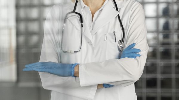 O NOUĂ TRAGEDIE zguduie lumea medicală! A fost sprijin pentru mii de pacienți, iar acum lasă&nbsp;&icirc;n urmă regrete și amintiri. Conducerea spitalului, DEVASTATĂ DUPĂ MOARTEA UNUI MEDIC APRECIAT: "Ani la r&acirc;nd, a fost..."