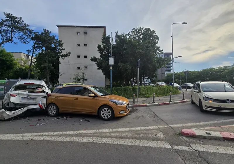 Un tir a lovit mai multe mașini în Constanța