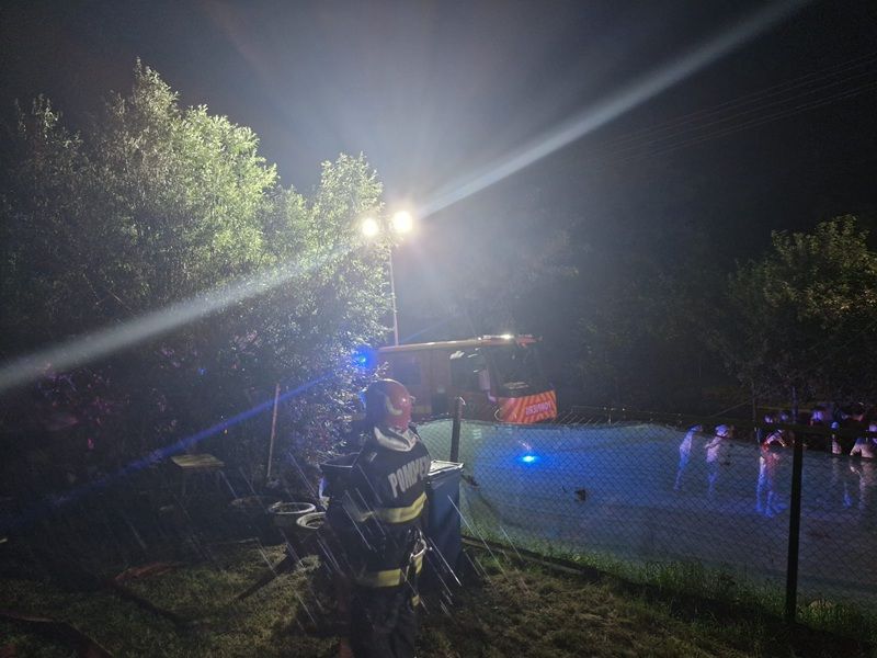 O fată de 15 ani și-a pierdut viața într-un incendiu, la Ilișești