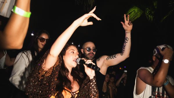 Nicole Cherry a c&acirc;ntat la petrecerea de final de turneu a lui J Balvin, &icirc;n Columbia
