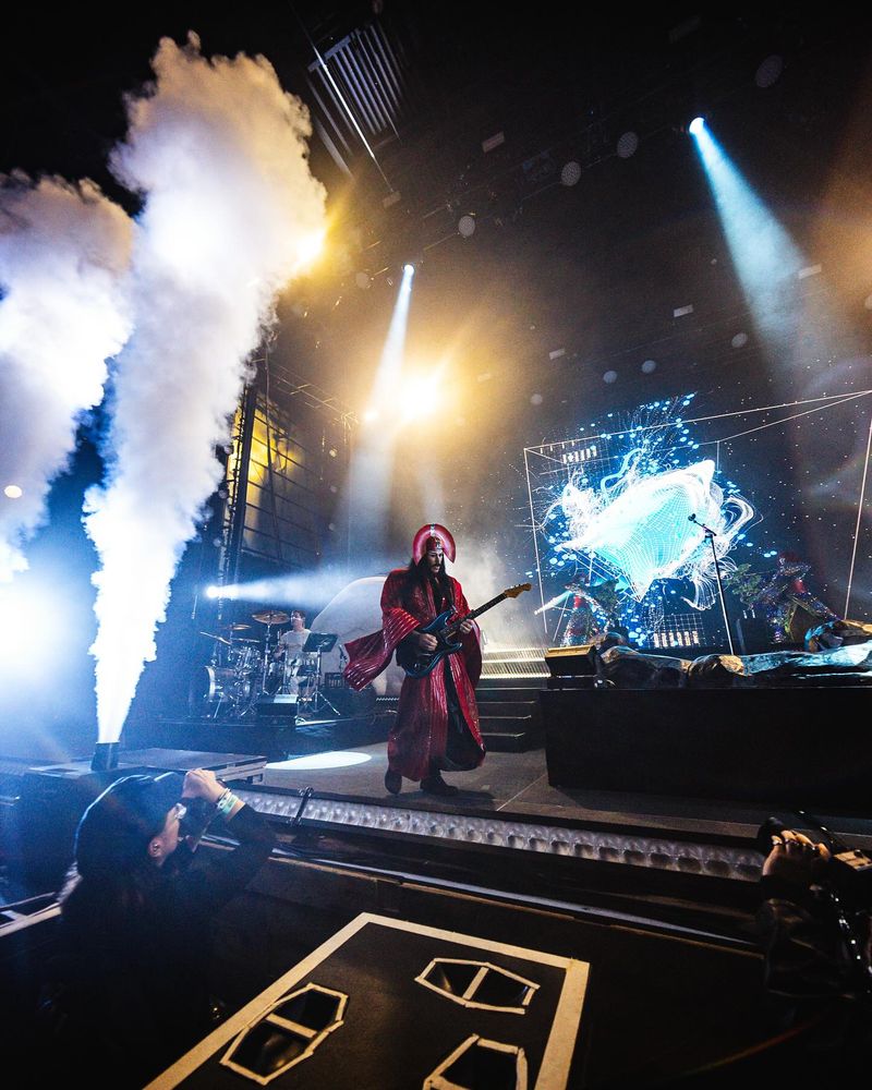 Trupa Empire of the Sun cântă la București în weekend 