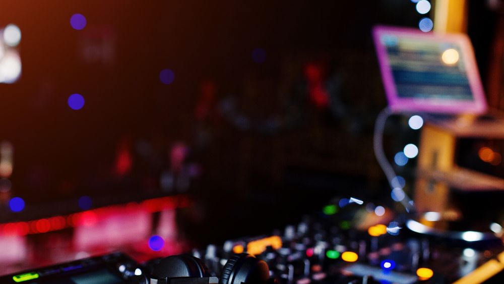 Ce faci &icirc;n weekendul 13-14 iunie 2026. Lista evenimentelor care vor avea loc &icirc;n București: cele mai tari festivaluri, concert Empire of the Sun, spectacole și multe altele