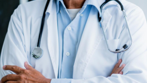 CE SE &Icirc;NT&Acirc;MPLĂ cu medicul din Constanța acuzat că a oprit o sarcină care avea peste 14 săptăm&acirc;ni? Familia pacientei decedate este profund afectată de această DECIZIE
