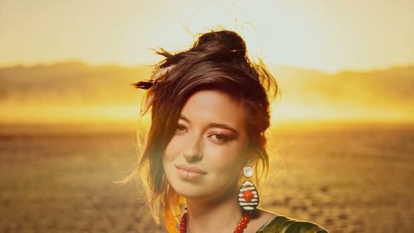  "Ce a fost" marchează A DOUA COLABORARE dintre DJ Project și Petra. Piesa vorbește despre trecut și sentimente puternice