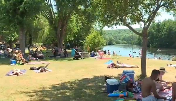 VAL DE CĂLDURĂ EXTREMĂ &icirc;n Europa! 10 persoane au murit &icirc;necate &icirc;n Franța. Autoritățile &icirc;ncurajează populația să se &icirc;mbăieze &icirc;n locurile supravegheate
