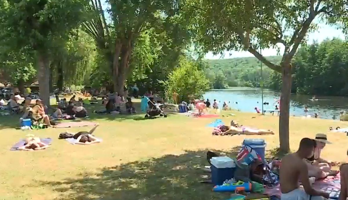 VAL DE CĂLDURĂ EXTREMĂ &icirc;n Europa! 10 persoane au murit &icirc;necate &icirc;n Franța. Autoritățile &icirc;ncurajează populația să se &icirc;mbăieze &icirc;n locurile supravegheate