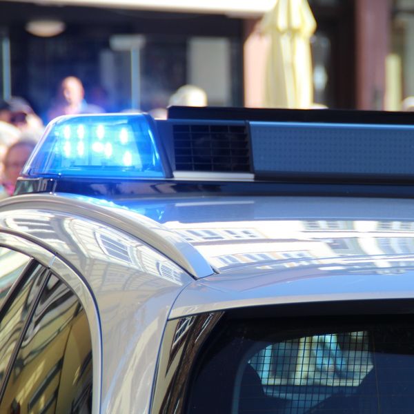 Percheziții DIICOT la o grupare de traficanți srilankezi. Descinderile au loc după ce un t&acirc;năr a murit la o petrecere &icirc;n cadrul căreia a consumat un cocktail de substanțe interzise