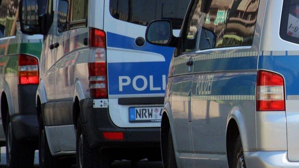 Crimă șocantă &icirc;ntre rom&acirc;nii plecați &icirc;n Germania la muncă! O femeie de 40 de ani a fost &icirc;njunghiată mortal la o fermă. Principalul suspect a fost reținut