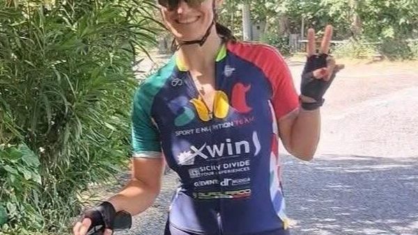 O ciclistă de origine rom&acirc;na a murit &icirc;n Italia, după ce a fost lovită de o mașină care depășea neregulamentar