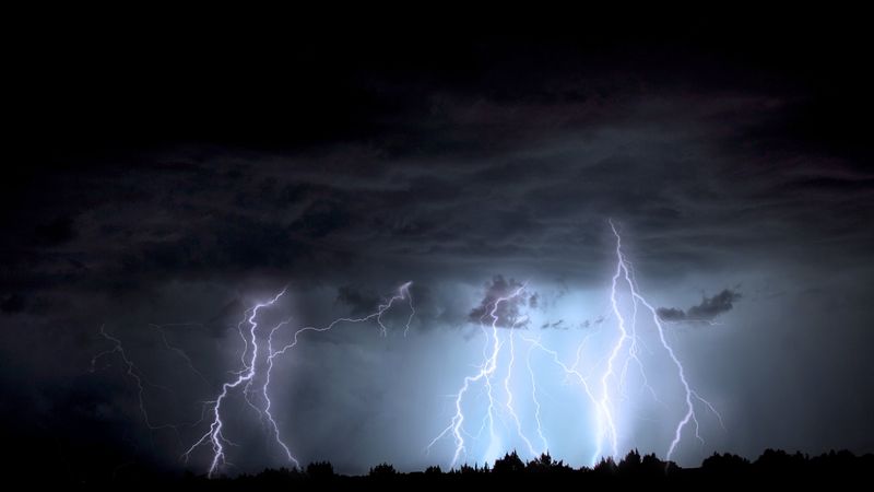 PROGNOZA METEO ANM: Averse torenţiale şi vijelii dupa CODUL ROSU de canicula