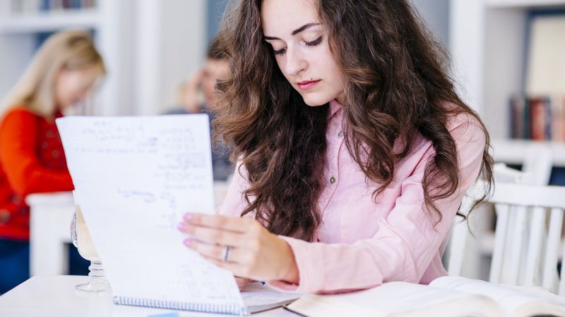 ANUNȚUL făcut de Ministerul Educației! Calendarul examenului național de Bacalaureat a fost modificat &icirc;n contextul codului roșu de caniculă. C&acirc;nd susțin elevii proba obligatorie a profilului?