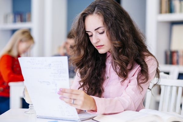 ANUNȚUL făcut de Ministerul Educației! Calendarul examenului național de Bacalaureat a fost modificat &icirc;n contextul codului roșu de caniculă. C&acirc;nd susțin elevii proba obligatorie a profilului?