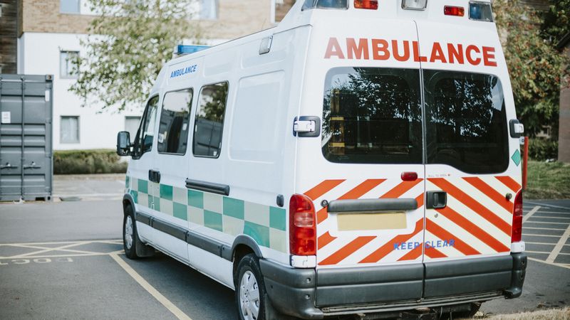 Tragedie uriașă &icirc;n Alba! Un t&acirc;năr de 17 ani a murit după ce și-a prins m&acirc;na &icirc;ntr-o balotieră. Acesta a suferit leziuni incompatibile cu viața