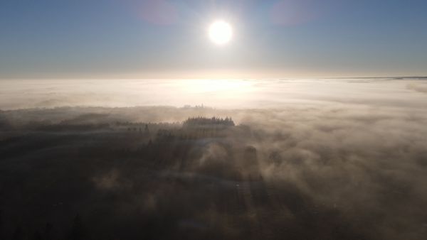 O fetiță de 4 ani a fost găsită &icirc;ntr-o mașină &icirc;ncinsă din cauza temperaturilor extreme