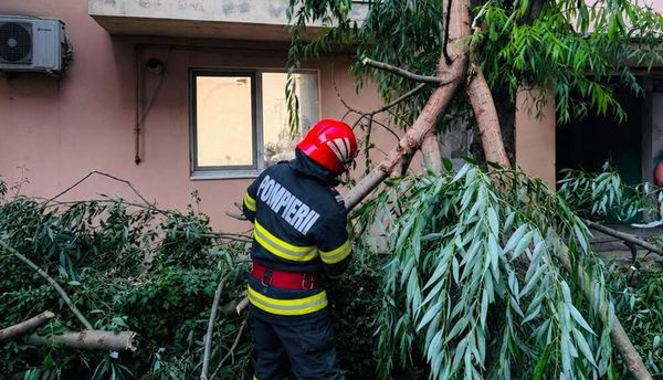 Inspectoratul General pentru Situații de Urgență a suplimentat forțele de intervenție ale ISU București-Ilfov de două ori &icirc;ntr-o zi
