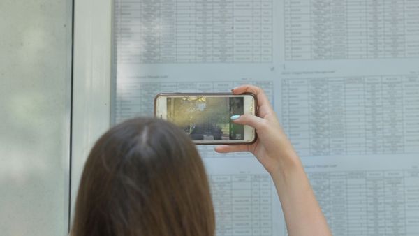 C&Acirc;ND și UNDE se afișează rezultatele de la BAC 2026? Elevii pot &icirc;ncepe să vizualizeze lucrările și să depună contestații &icirc;n aceeași zi