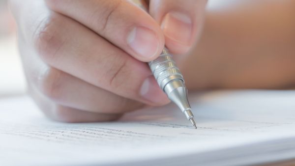 NOI DETALII despre rețeaua creată de cele 5 persoane reținute pentru fraudarea examenului de BACALAUREAT. Inculpații au fost plasați sub control judiciar pentru 60 de zile