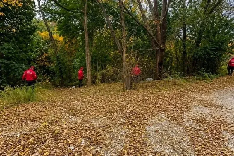 Trupul unei femei decapitate a fost găsit și este legat de un craniu descoperit cu câteva săptămâni în urmă.