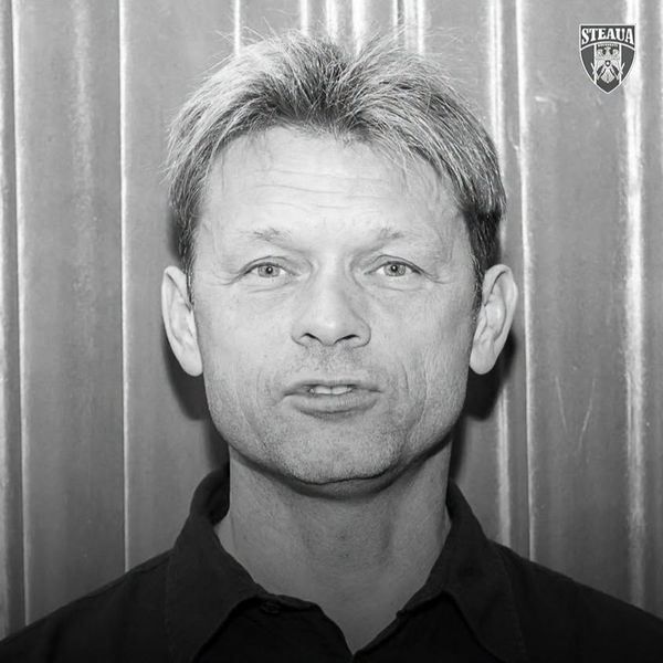 NUMELUI LUI va răm&acirc;ne &icirc;n istorie, dar ASTĂZI Rom&acirc;nia varsă lacrimi. Fostul campion A MURIT după o viaţă dedicată performanţei. A fost aplaudat de milioane de oameni şi a purtat cu m&acirc;ndrie numele ţării: "A fost un profesionist respectat și un mentor..."