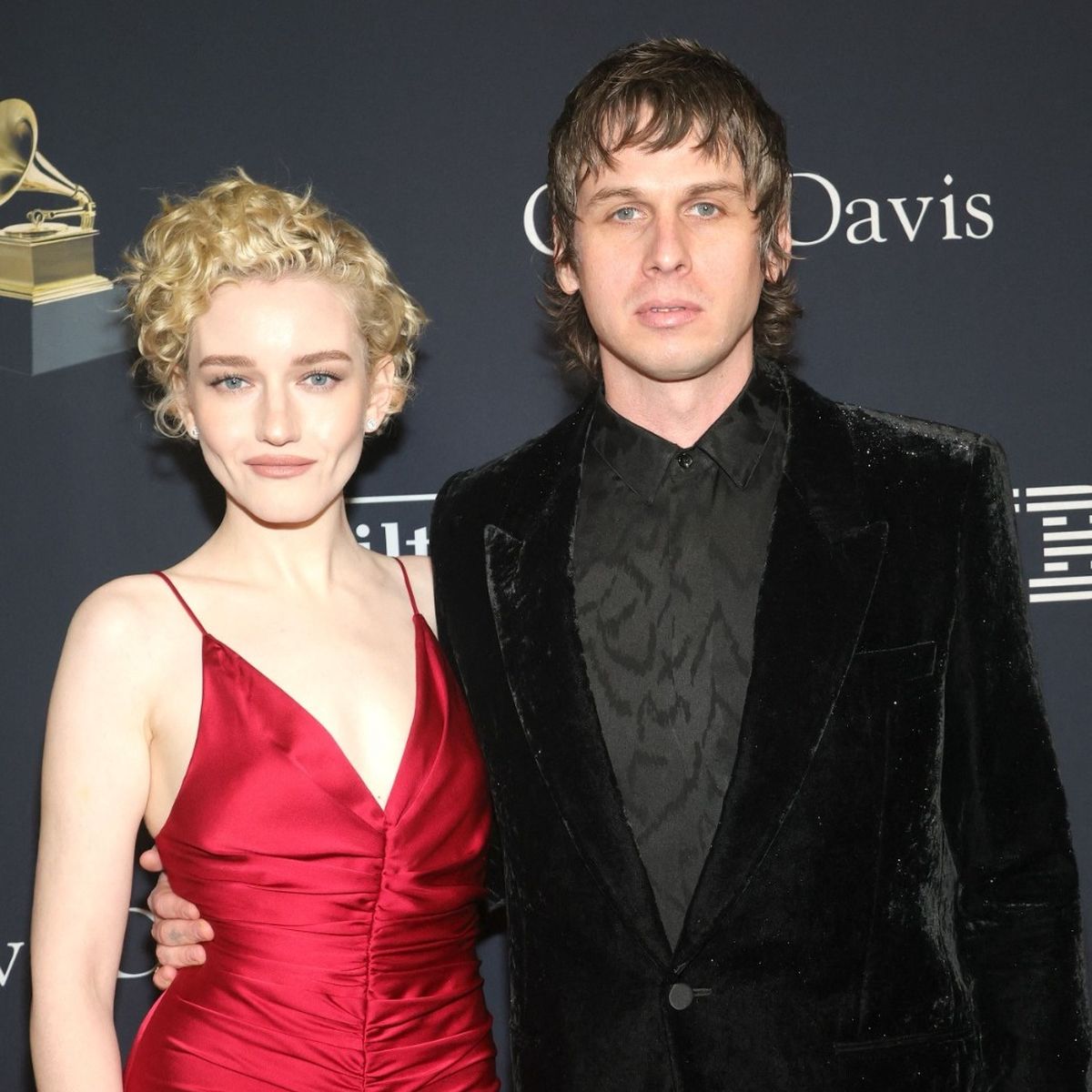 Julia Garner și Mark Foster au decis să pună capăt căsniciei lor 