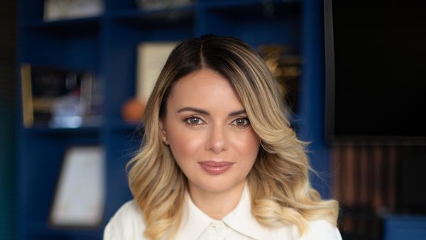 Cristina Sava, Director Marketing și Comunicare Dogan Media, premiată pentru Implicare Socială &icirc;n cadrul &bdquo;She Leads &ndash; Gala excelenței &icirc;n business&rdquo;