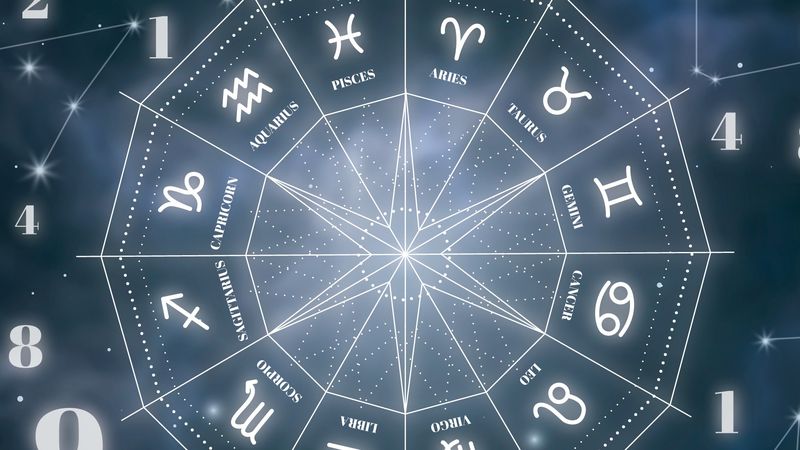 HOROSCOP de weekend, 25-26 iulie 2026. Zodia care lasă &icirc;n urmă dezamăgirile și acordă o nouă șansă iubirii. Următoarele zile &icirc;i aduc numeroase surprize și momente frumoase