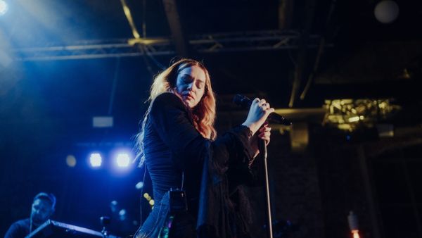 Au urcat piesa pe munte și AU ADUS-O DIRECT la inimile fanilor. Feli, Fratii Cazanoi și Marian Alexandru au lansat o VERSIUNE LIVE a melodiei "Sus pe munte", iar rezultatul este unul de poveste: "Sunt experiențe pe care am simțit să..."