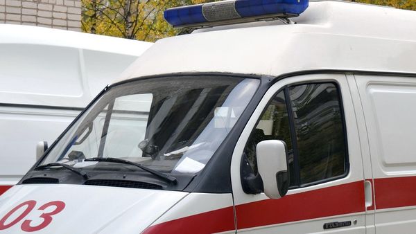 Tragedie &icirc;n Suceava! O femeie de 52 de ani și-a pierdut viața, după ce a căzut de la etajul 8 al unui bloc. Echipajul medical sosit la fața locului nu a mai reușit să o salveze