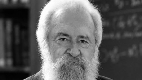 Durere fără margini! A murit profesorul Dragoș Ursache, iar colegii și foștii elevi sunt devastați: &bdquo;Tot ceea ce a făcut a fost &icirc;nsuflețit de pasiune, responsabilitate și o apropiere sinceră de sufletul elevului&rdquo;